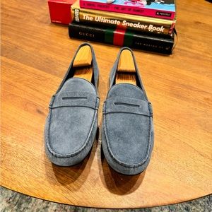 Never worn Men’s Gucci web accent suede drivers size 11.5